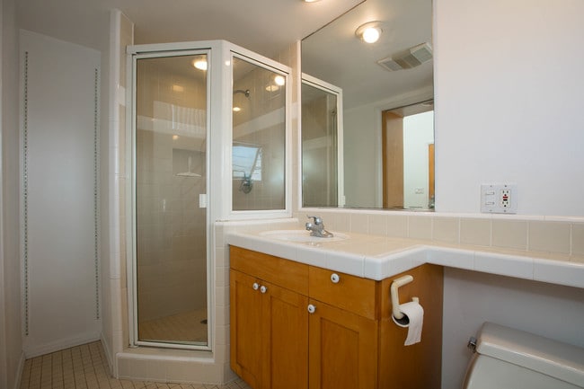 bathroom - 3016 Ruskin St Unit rear