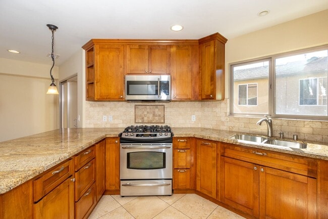 Photo - Beautiful 3 br/3.5ba Townhome in Pacific Beach Just Blocks to Crown Point Shores!