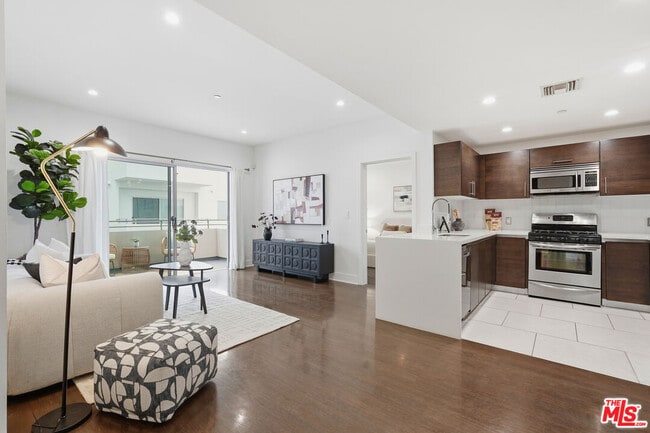 Building Photo - 1700 Sawtelle Blvd Unit 219