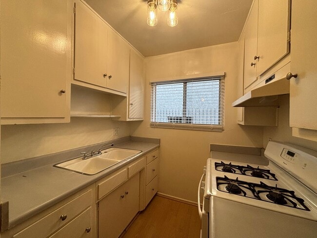 Photo - 231 W Tujunga Ave Unit C