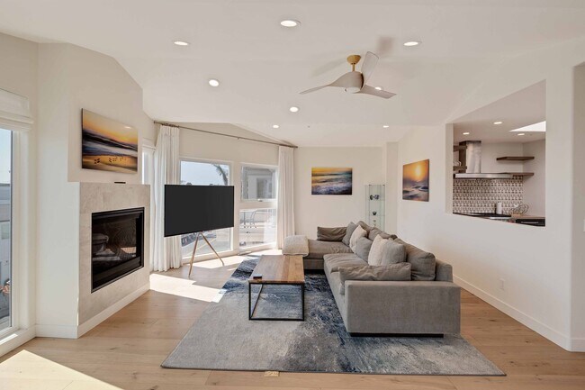 Photo - 301 2nd St