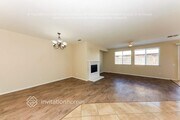 Photo - 1594 Leslie St