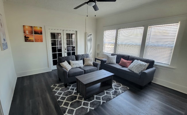 Photo - 3536 W 60th St