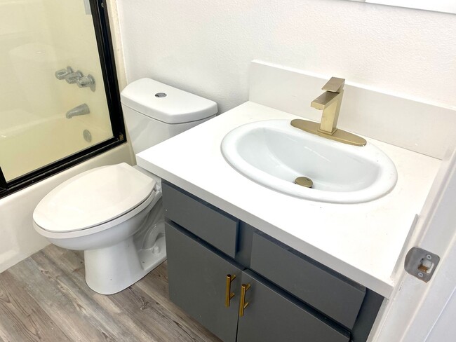 Photo - Lovely 2 Bed/2 Bath with Hardwood Floors, ...