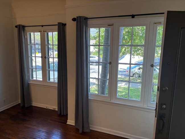 Photo - 6284-6286 Commodore Sloat Drive Unit 6286