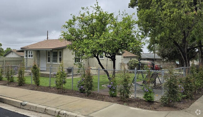 Building Photo - 421 N Acacia St Rental