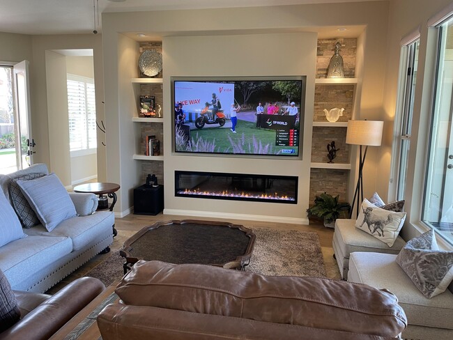 Photo - 60189 Poinsettia Pl