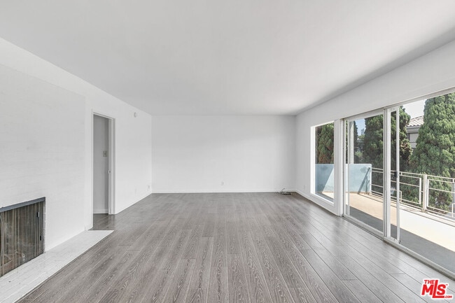 Building Photo - 17321 Castellammare Dr Unit 3 Rental