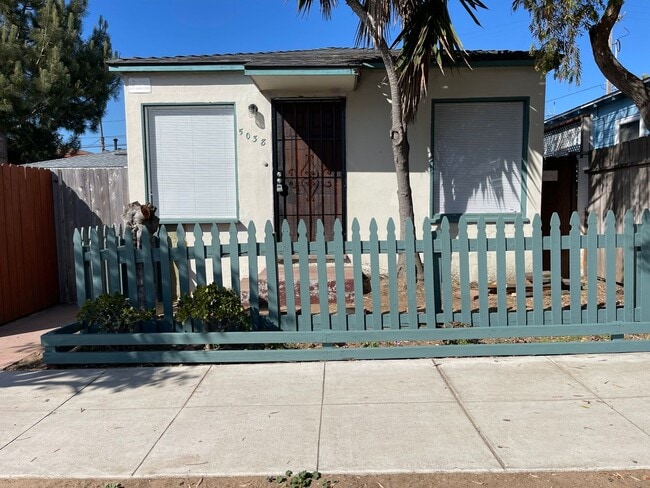 Building Photo - 5038-5040 Voltaire St. Unit 5038