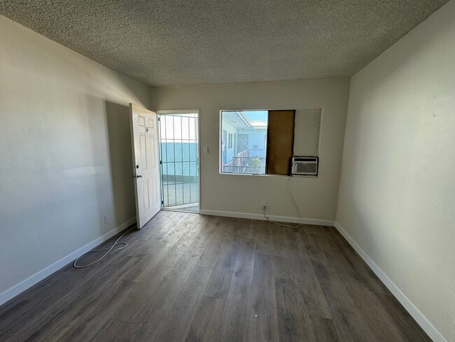 Photo - Emerald Apartments