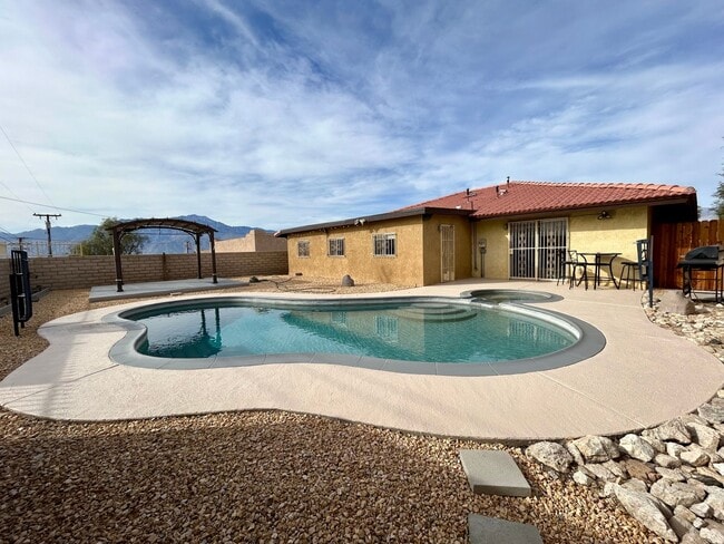 Building Photo - AVAILABLE NOW!!! !! UNFURNISHED 3 Bedroom 2 Bath Pool Home in Desert Hot Springs!