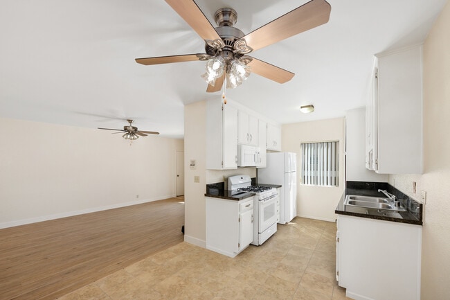 Photo - 7013 Haskell Ave