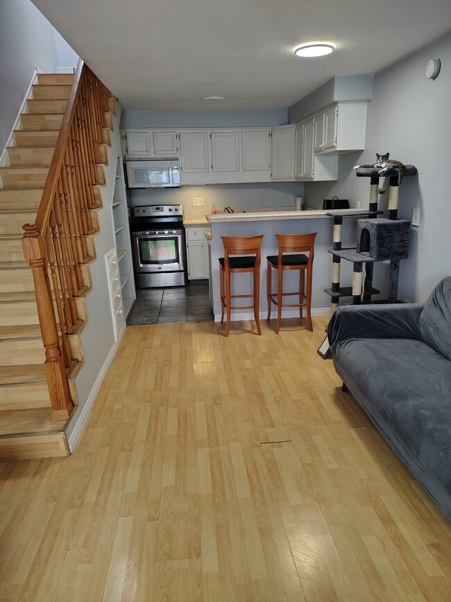 Photo - 11025 Kittridge St