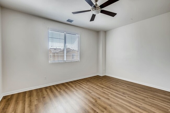 Photo - Amazing 2Bd/2Ba Townhouse with 1 car attached garage - Gated Community - Close to Camp Pendleton!