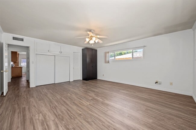 Photo - 4910 Gary St