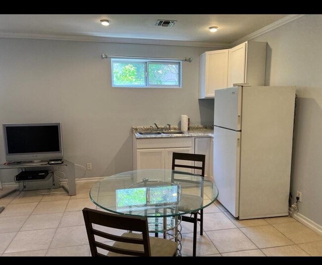 Building Photo - 5149 Hesperia Ave Unit ADU/Studio