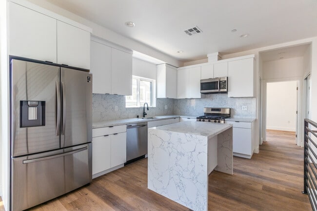 Building Photo - 4507 1/4 W 18th St Rental