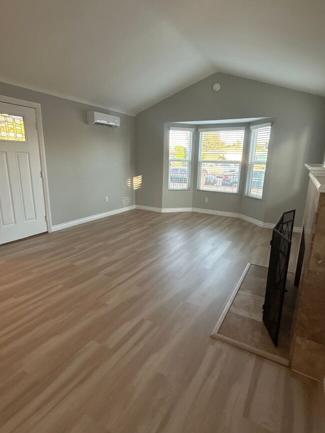 Photo - 3133-3135 La Madera Ave Unit 3133