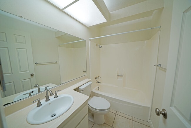 Photo - 16916 Shinedale Dr