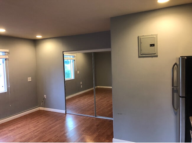 Photo - 18953 Bessemer St