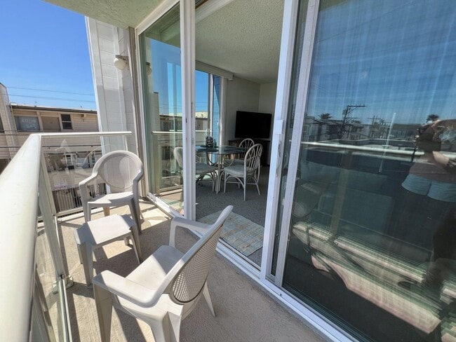 Photo - Charming 1 Bedroom 1 Bath-Fully Furnished Condo Just feet away from Mission Beach! Unit 32