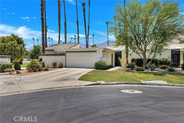 Photo - 1013 St Thomas Cir Townhome