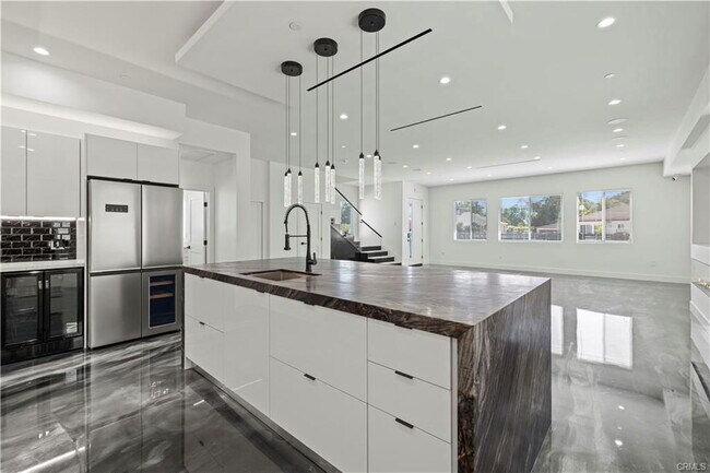 Photo - 15209 Cohasset St