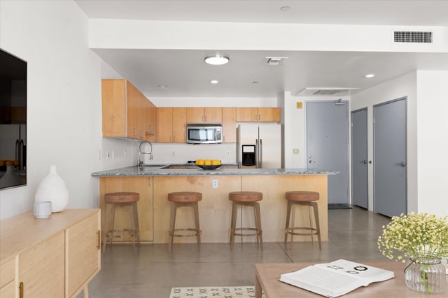 Photo - 285 W 6th St Unit 505