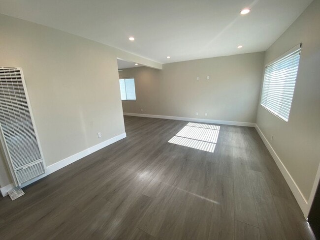 Building Photo - 25316 Cypress St Unit Rear