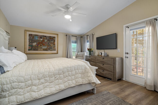 Photo - 159 Estrada Way