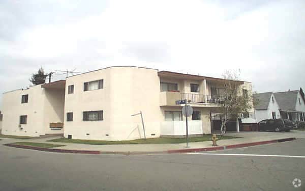 Photo - 3357 Oakhurst Ave.