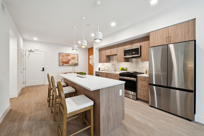Kitchens with quartz countertops - AMLI Aero