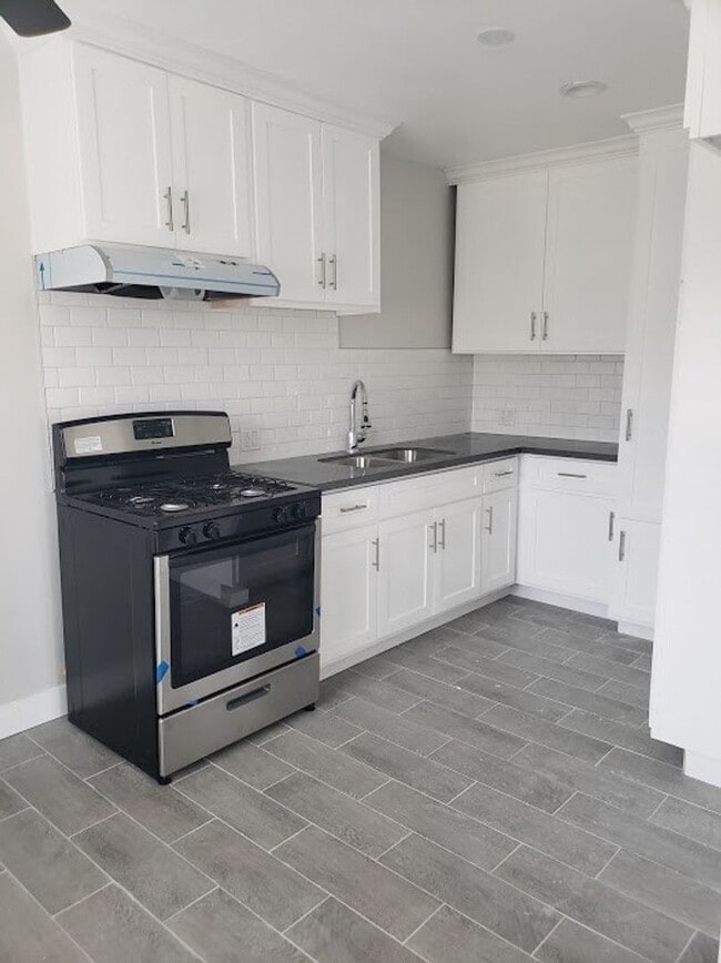 Building Photo - 1 Bed/1 Bath***$1725***$1k Off the 1st Month Unit M