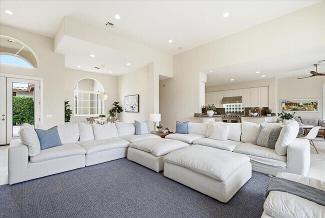 Photo - 78905 Mission Dr W