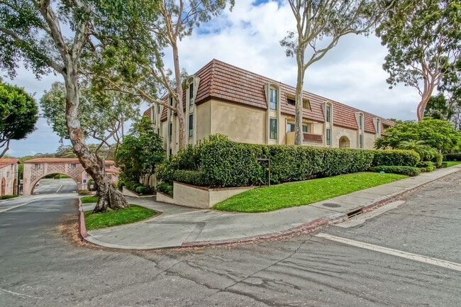 Building Photo - Newly Remodeled, Bright & Airy End Unit Condo in the beautiful "Villa Florenza" Complex in the he...