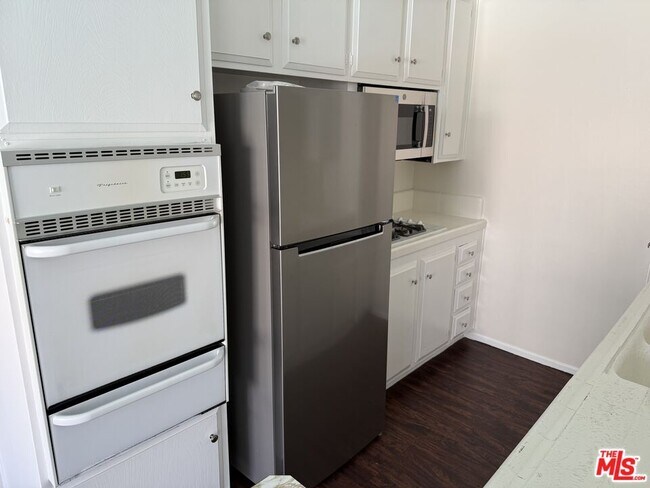 Photo - 18600 Burbank Blvd Unit 107