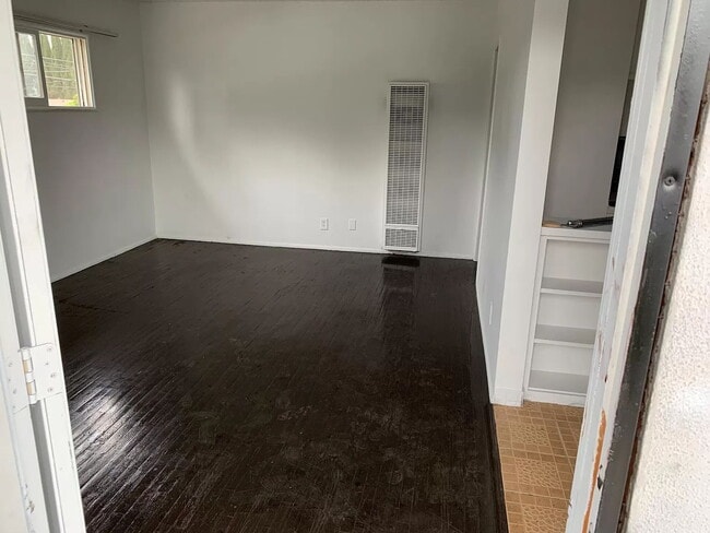 Building Photo - Please come see our wonderful one bedroom ... Unit U6 Rental