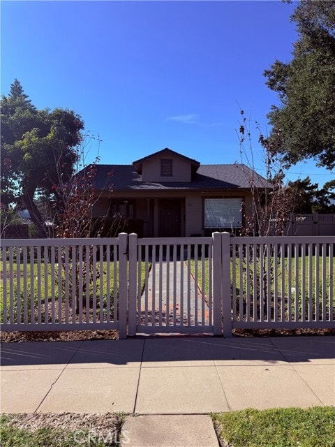 Building Photo - 119 N Cullen Ave