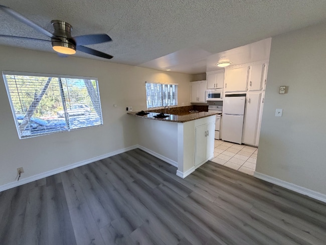 Photo - 931 W 19th St Unit 5