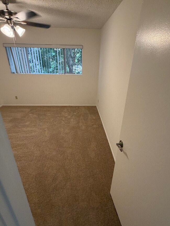 Unit 4 - 4444 Whitsett Ave