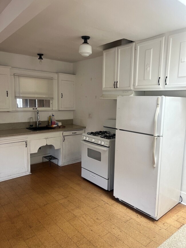 Photo - 386 Carroll Park E Unit B