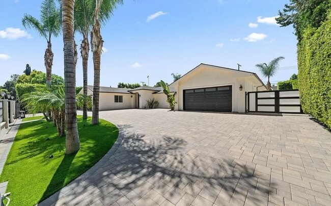 Photo - 6243 Berquist Ave