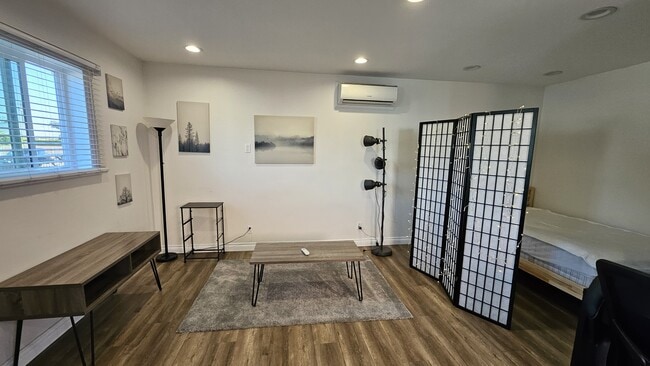 Photo - 6241 Bellaire Ave Unit 6241 Bellaire ave.