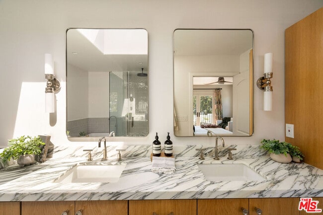 Photo - 6017 W 75th St