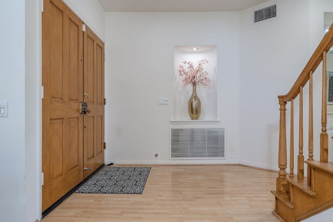 Photo - 1011 S Mountcrest Ct
