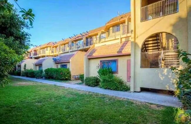 Building Photo - 1021 W Bishop St