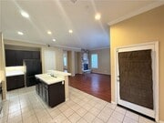Photo - 4571 Vincent Way