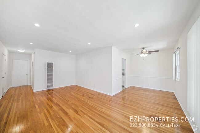 Building Photo - 5329 Vantage Ave Unit 6 Rental