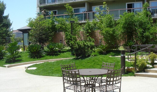 Photo - 450 S Grand View St