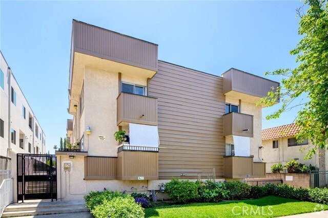 Building Photo - 6716 Sylmar Ave Unit 201 Rental
